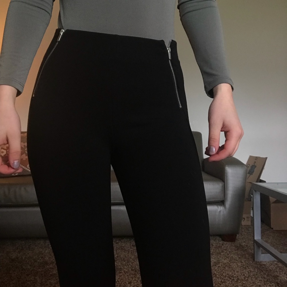 Sexy black leggings that hug your curves